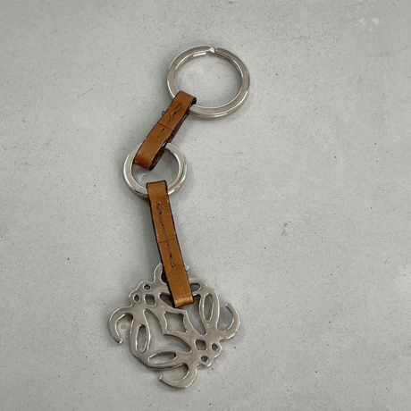 LOEWE　キーホルダー　シルバー　ロゴ