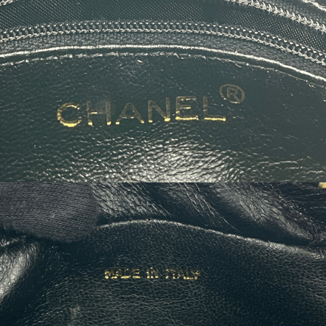CHANEL　ショルダーバッグ　黒　スエード