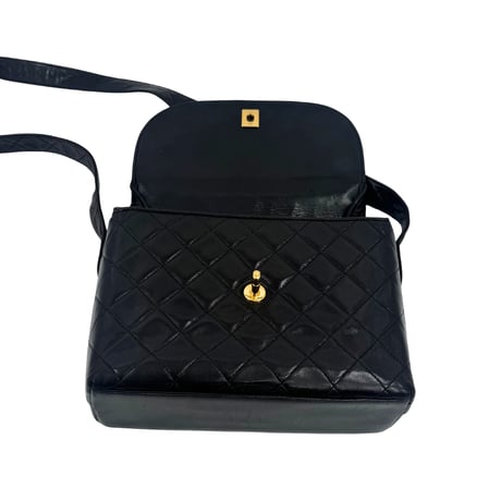 CHANEL　ショルダー　ラムスキン