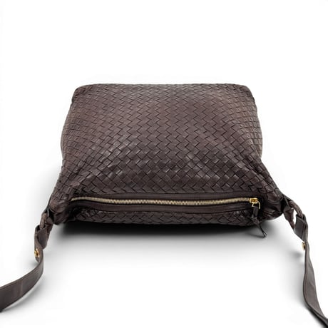 BOTTEGA VENETA イントレチャート パテントレザー ブラウン ショルダーバッグ