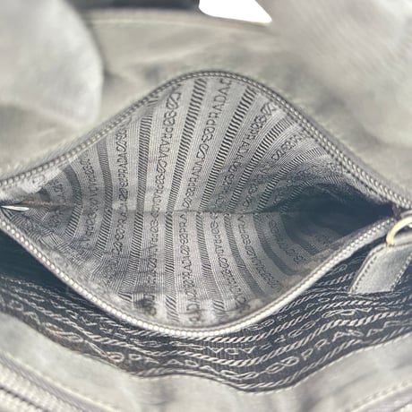 PRADA テスート ブラック ショルダーバッグ