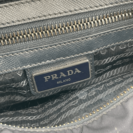 PRADA 　ナイロンショルダーバッグ　RB564