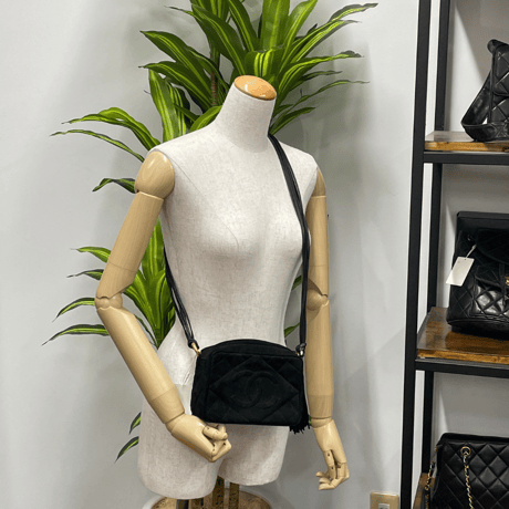 CHANEL　ショルダーバッグ　黒　スエード