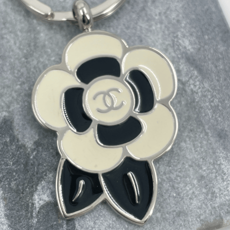 CHANEL　キーホルダー　カメリア チャーム 　RA694