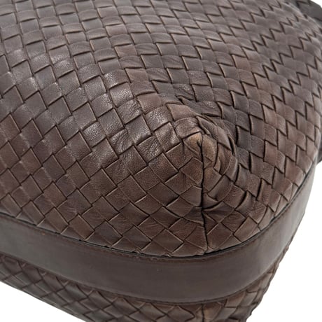 BOTTEGA VENETA イントレチャート パテントレザー ブラウン ショルダーバッグ