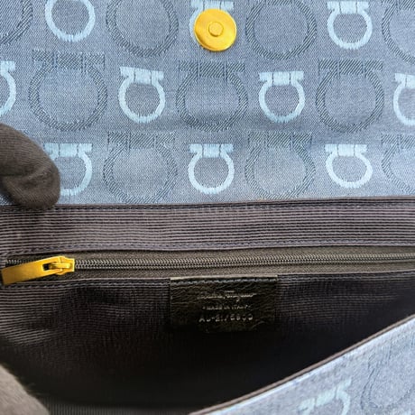 Ferragamo　デニム　ガンチーニ