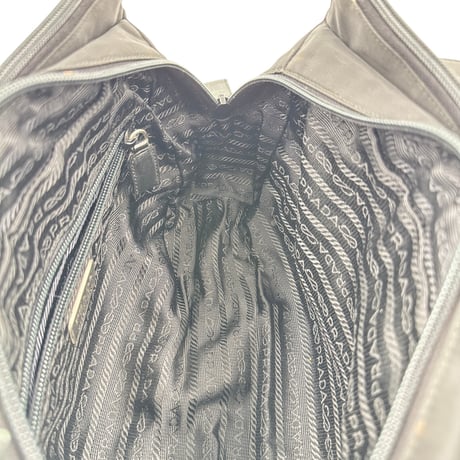 PRADA テスート ブラック ショルダーバッグ