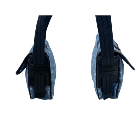 Ferragamo　デニム　ガンチーニ