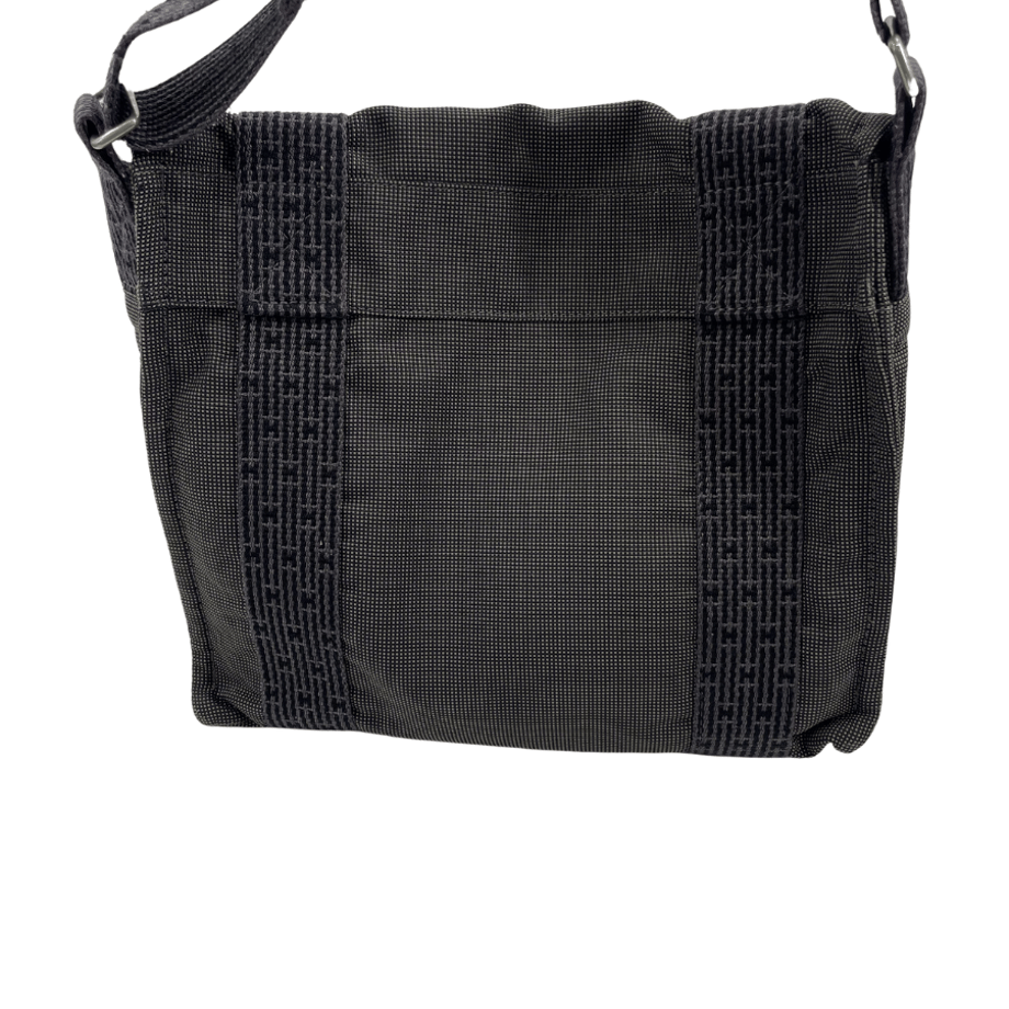 6735593afafd8b023f6e8af3