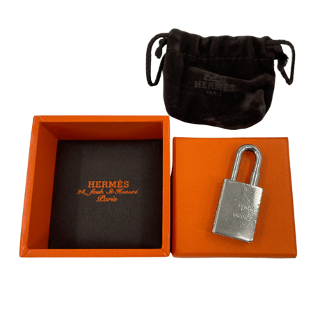 HERMES　キーホルダー　シルバー925　カデナ　ブック　2010年限定