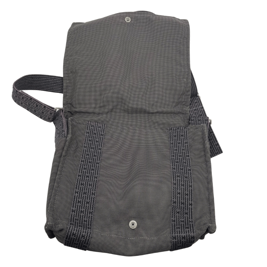 6735593afafd8b023f6e8af3