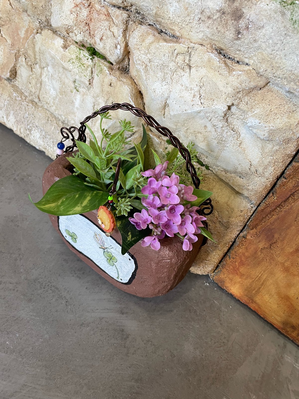 モルタル造形 多肉植物用植木鉢（カゴ型）作者：どんぐり | Vista