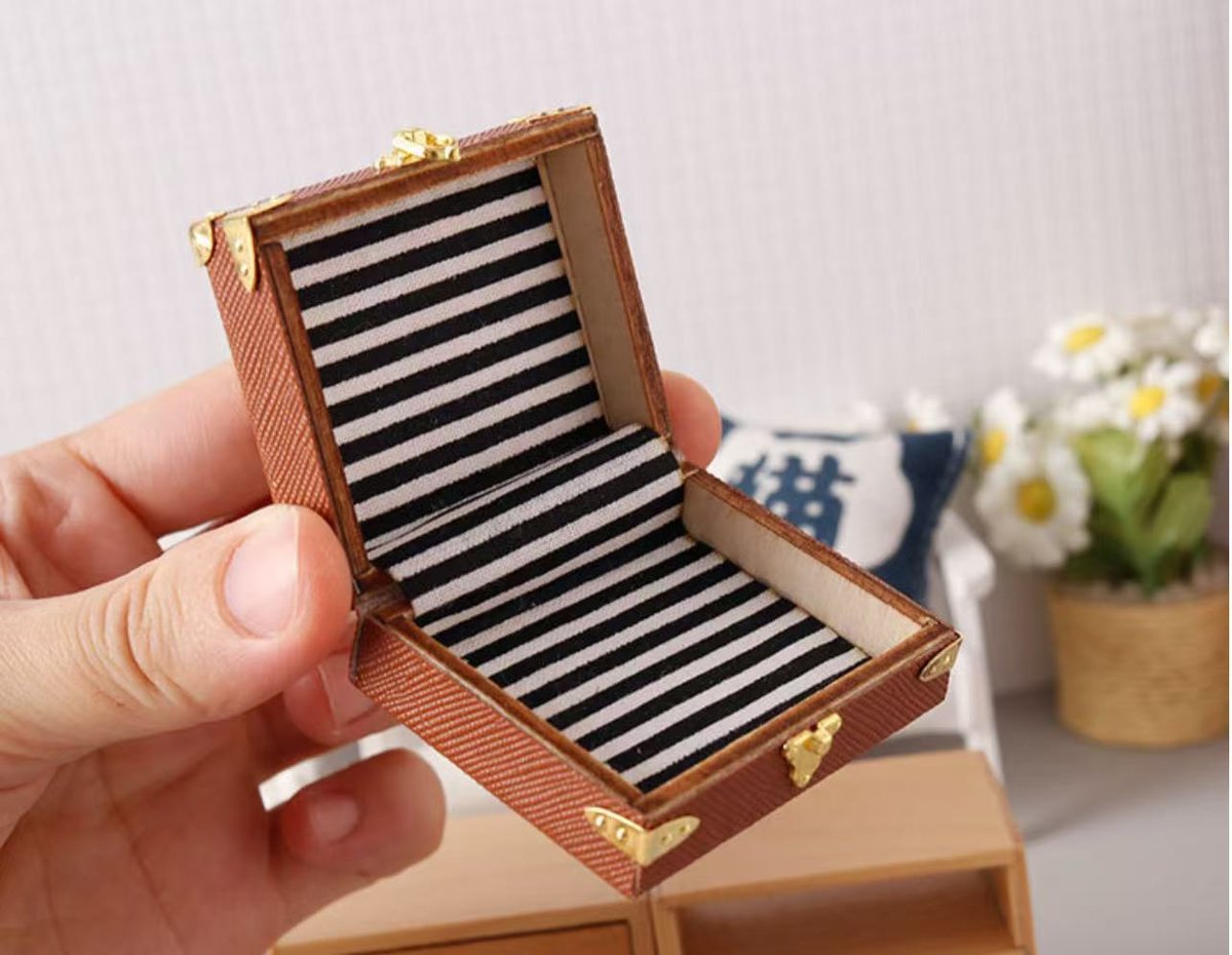 ドールハウス ミニチュア 収納用 アンティーク風トランク（小）1