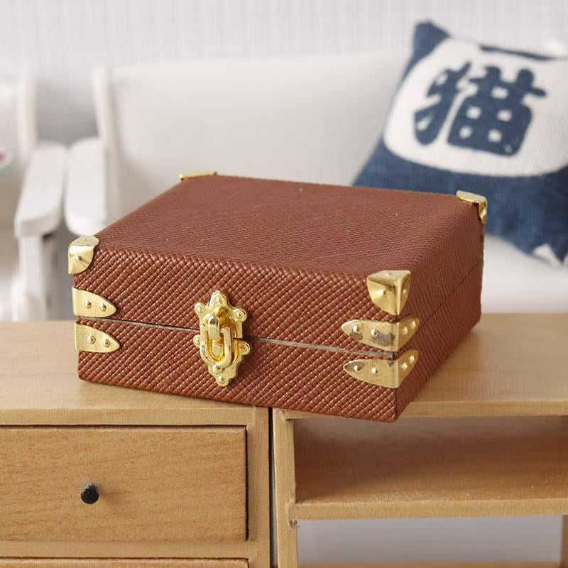 ドールハウス ミニチュア 収納用 アンティーク風トランク（小）1点 全2