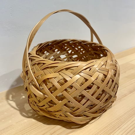 丸手付き小物入れ