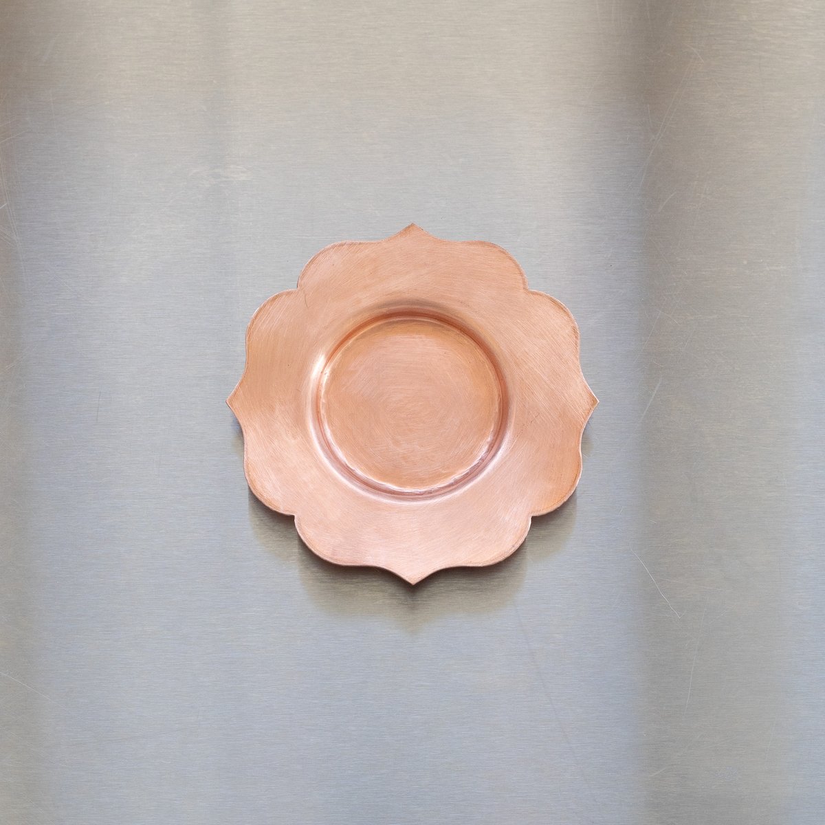 銅の茶托 竹俣勇壱_茶托(銅/輪花) | 暮らしの品 つかもと