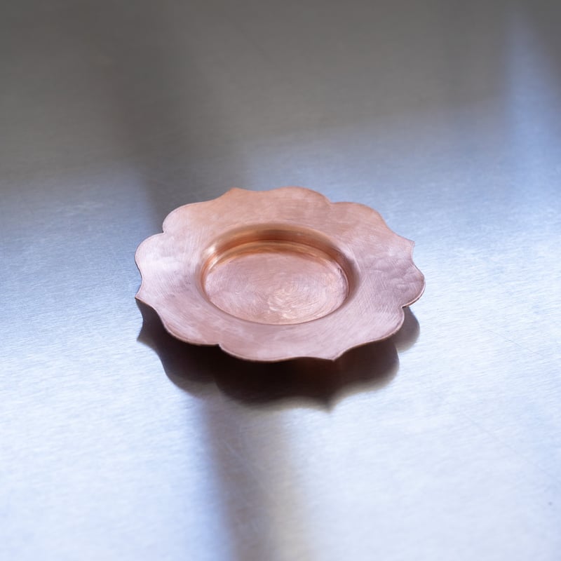 銅の茶托 竹俣勇壱_茶托(銅/輪花) | 暮らしの品 つかもと