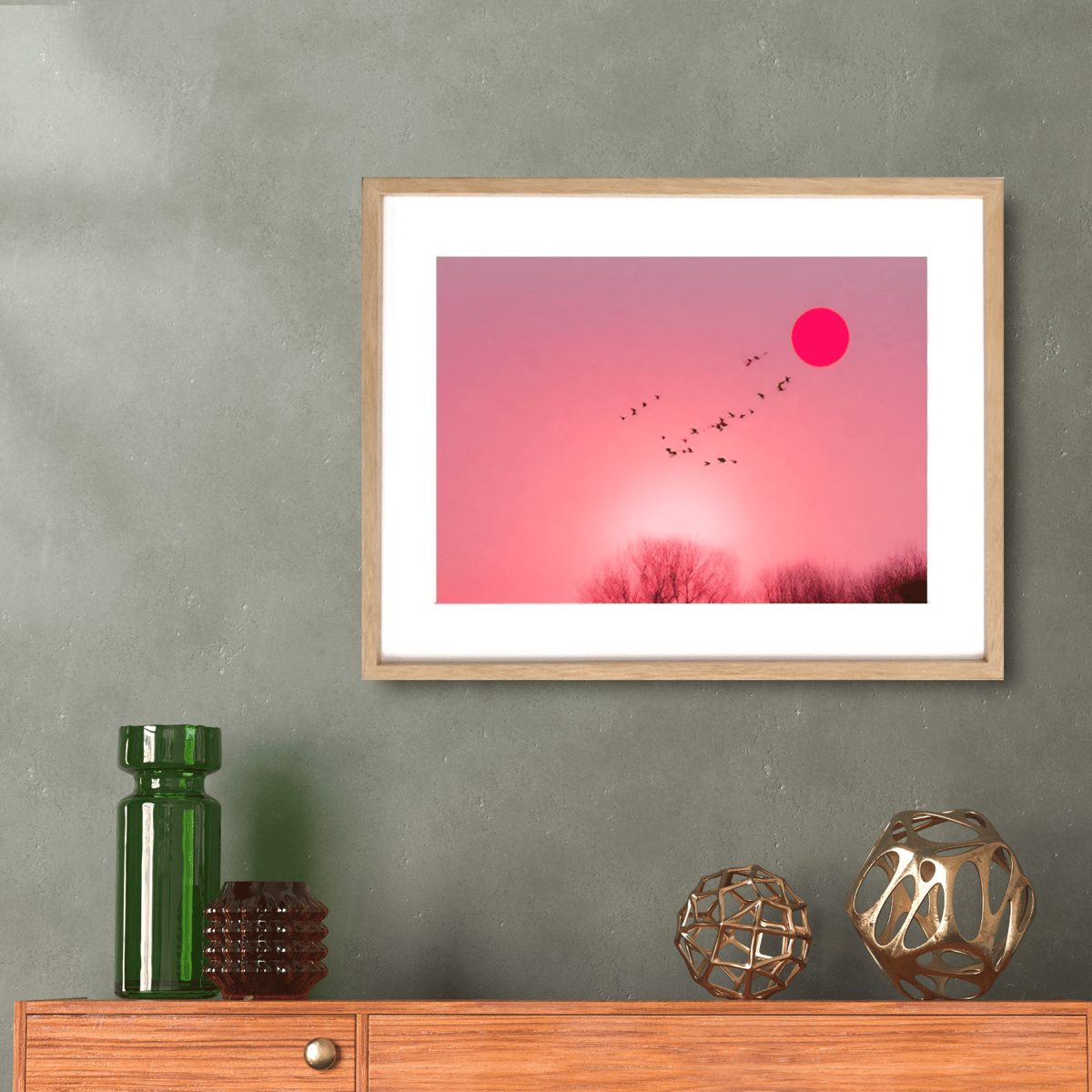 夕日に染まる空と鳥たちの飛翔を描いたモダンコラージュアートポスター