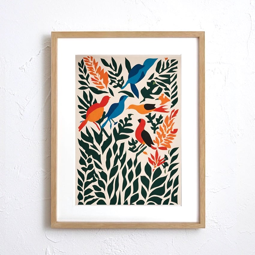 カラフルな鳥と植物が癒しの空間を演出。ボタニカルアート