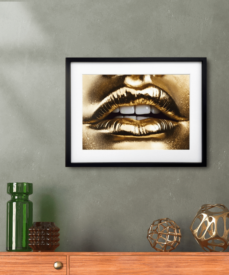 ゴールドの唇が印象的な『GOLD KISS』。額縁・マット付きで高級