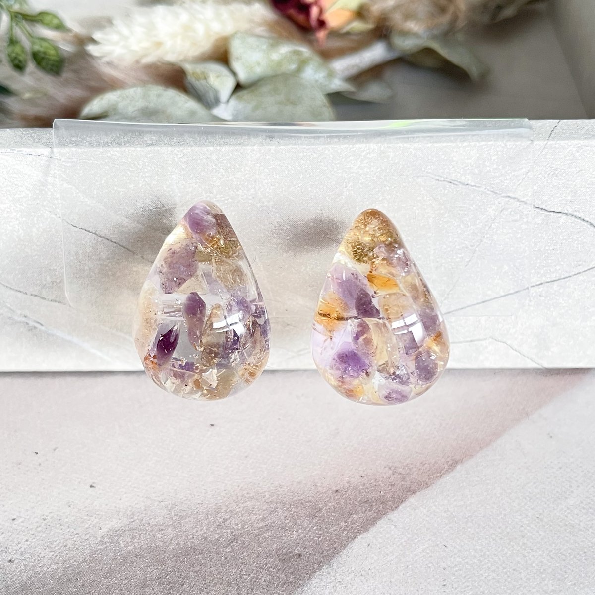 オーバル型アメジストと小粒天然石のピアス pia-01.jpg