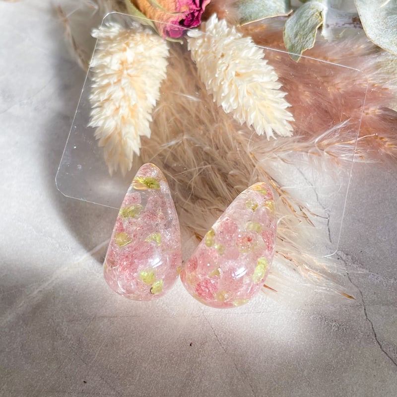 ストロベリークォーツ、ペリドットのしずく型ピアス＆イヤリング