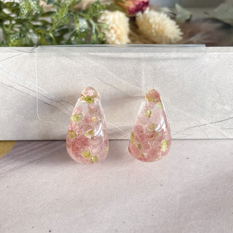 ストロベリークォーツ、ペリドットのしずく型ピアス＆イヤリング