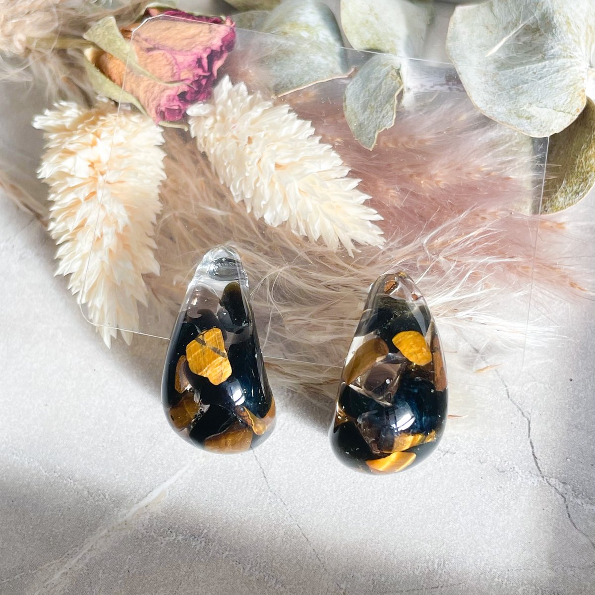 タイガーアイ、オニキスのしずく型ピアス レジン天然石ピアス レジン