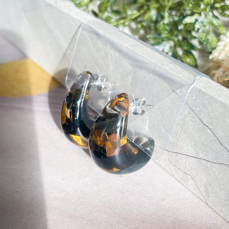 タイガーアイ、オニキスのしずく型ピアス レジン天然石ピアス レジン
