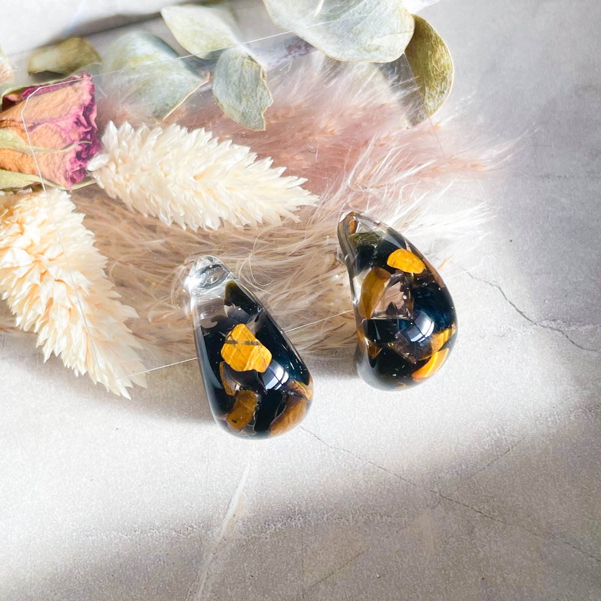 タイガーアイ、オニキスのしずく型ピアス レジン天然石ピアス レジン