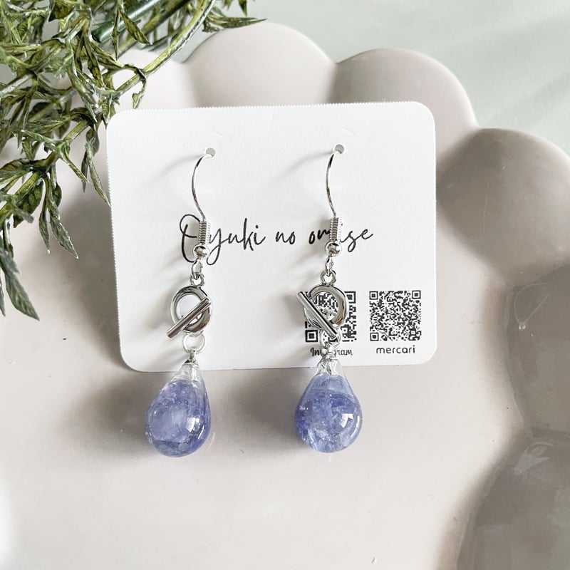 タンザナイト色のペンデュラムと三日月ランタンピアス イヤリング