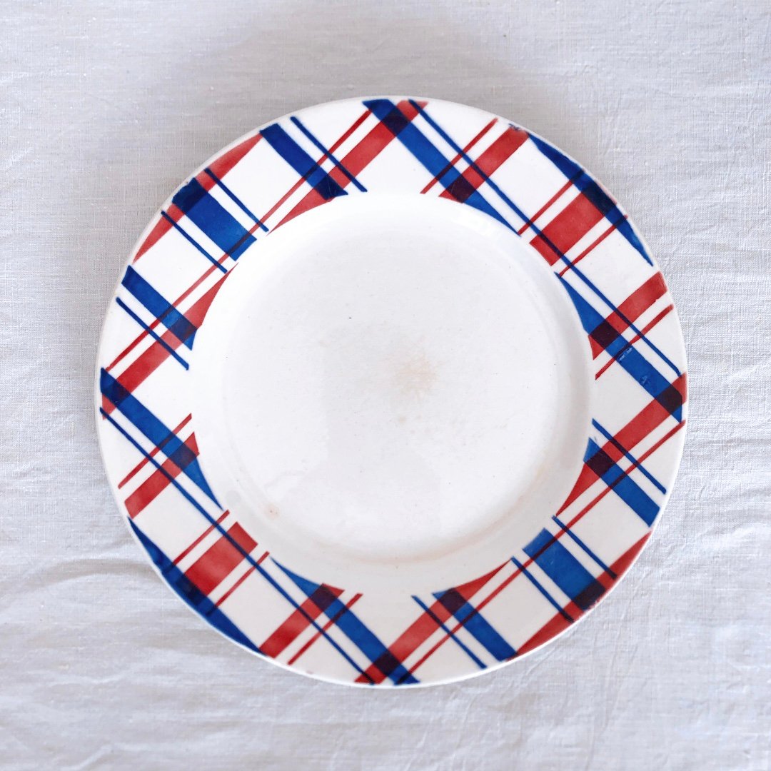 D サルグミンヌ　逃げるワンコとマダムのデザートプレート D サルグミンヌ 逃げるワンコとマダムのデザートプレート