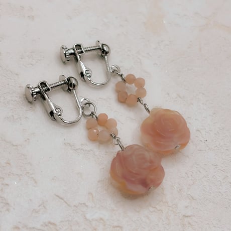 薔薇型フローライトのピアス・イヤリング(ピンク)