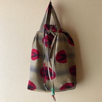 マリ パーニュ ツバメ柄のきんちゃくバッグ