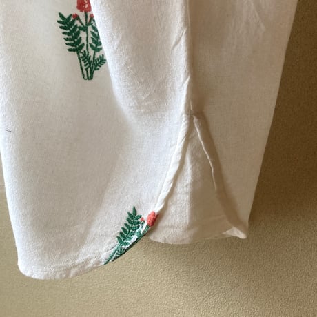 インド お花の刺繍のプルオーバーブラウス ホワイト