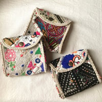 インド ラバリ族の刺繍のカードケース