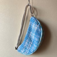 インド カンタ刺繍のラウンドショルダーバッグ