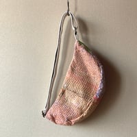 インド カンタ刺繍のラウンドショルダーバッグ