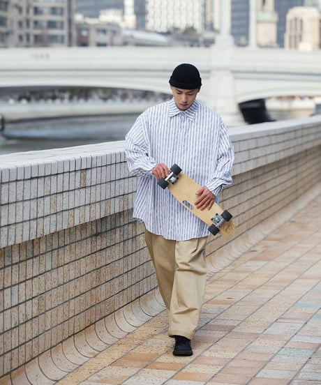 SEERSUCKER OFF-SHOULDER SHIRT / 2COLORS