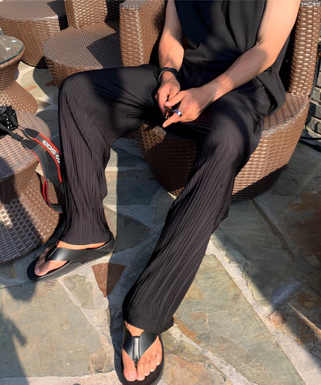Relaxed-Fit Pleated Pants  / 2color