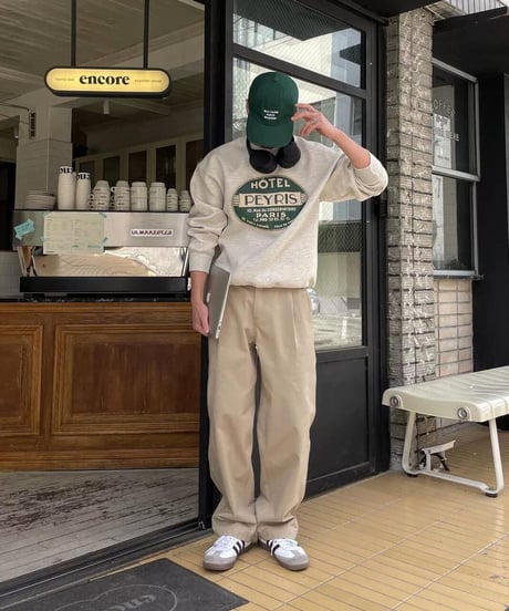 Hotel Peyris Sweater Unisex