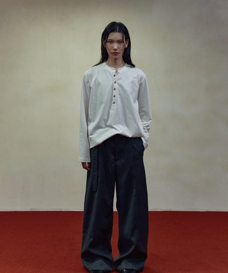 Minimalist Long-Sleeve Top / 2color