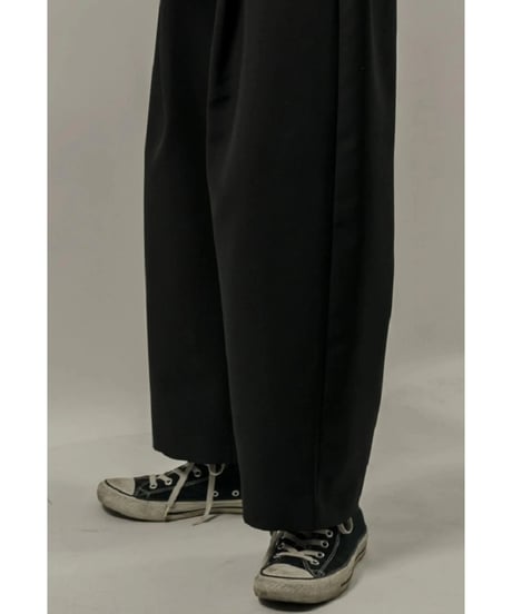 Wide Straight Tuck Pants