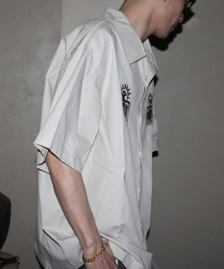 Embroidered Open Collar Relaxed Shirt  / 2color