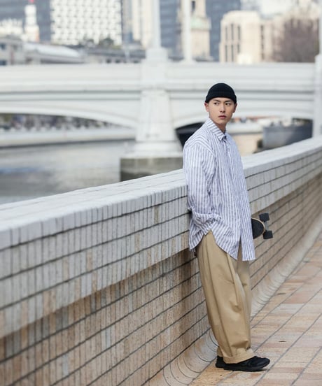 SEERSUCKER OFF-SHOULDER SHIRT / 2COLORS