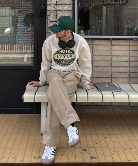 Hotel Peyris Sweater Unisex