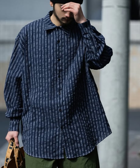 SEERSUCKER OFF-SHOULDER SHIRT / 2COLORS