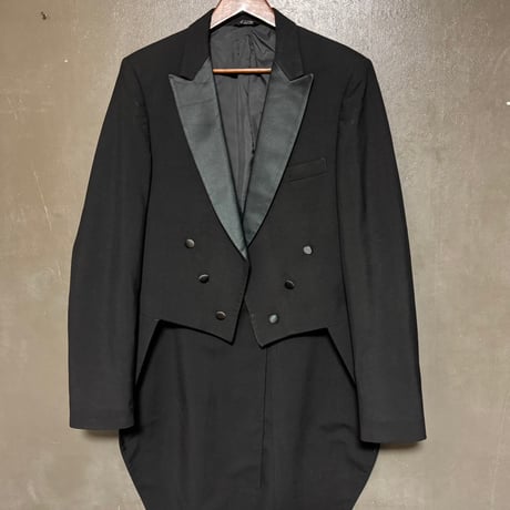 燕尾服 | STORES
