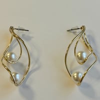 パールフワットピアス