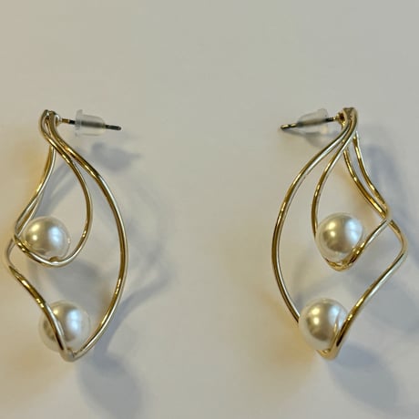 パールフワットピアス